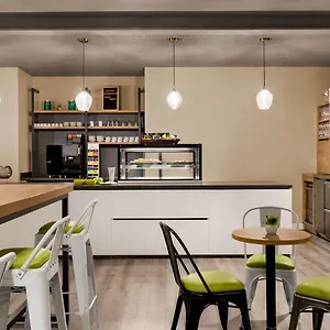 Super 8 By Wyndham Mitte Отель